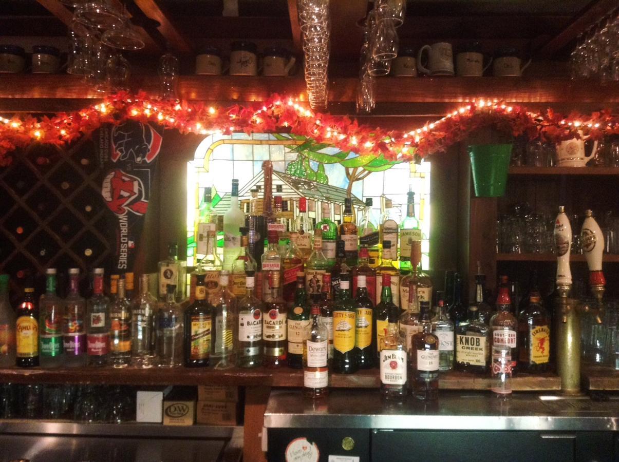 Rider'S Inn Painesville Bagian luar foto