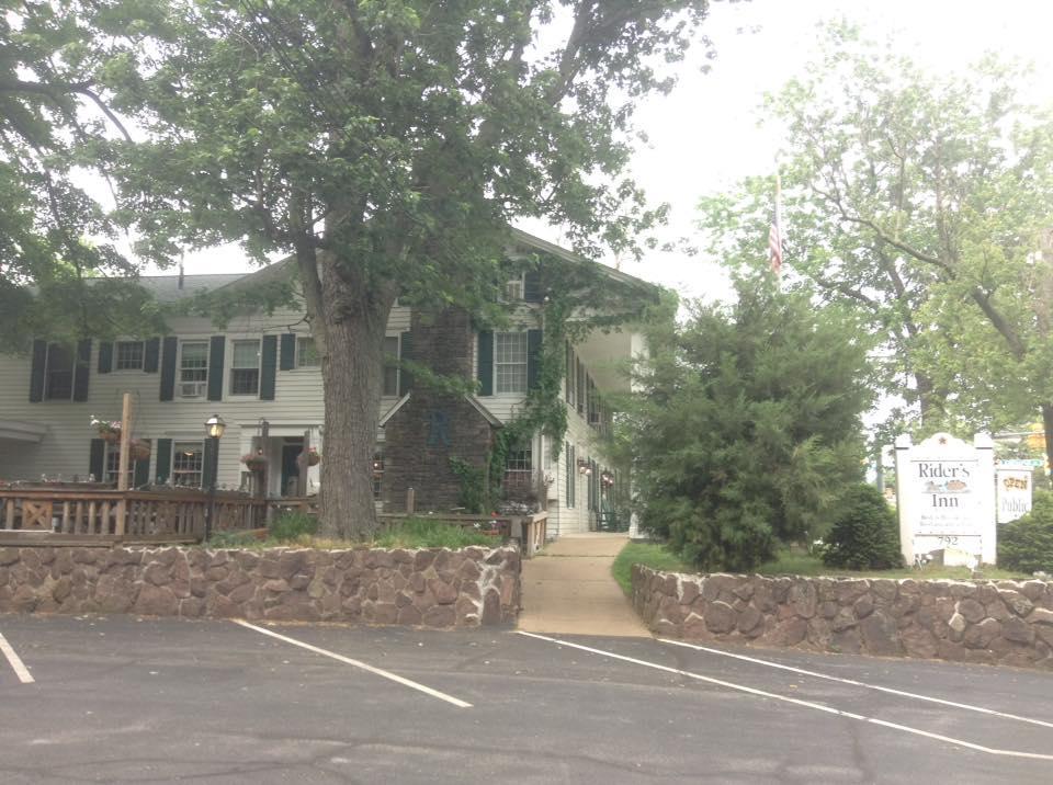 Rider'S Inn Painesville Bagian luar foto