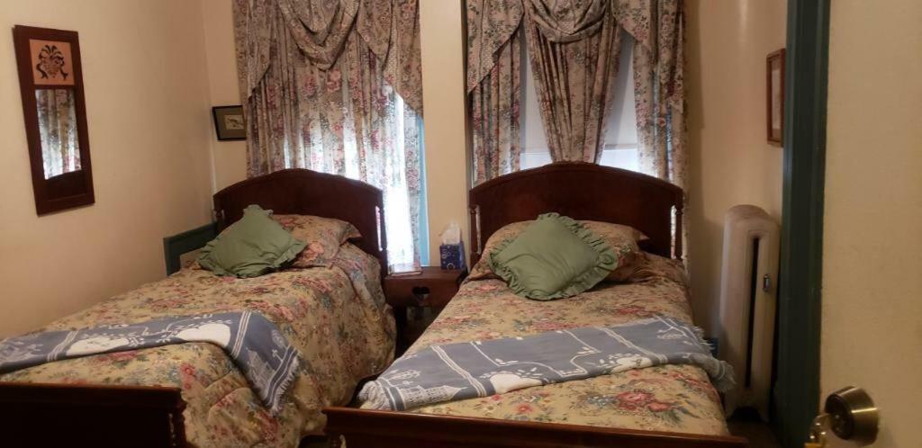 Rider'S Inn Painesville Bagian luar foto